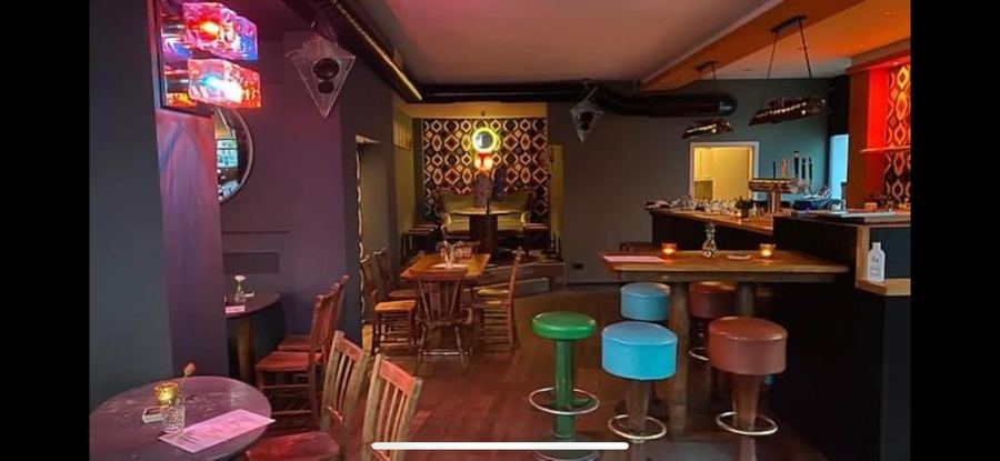 Sitzbereich und Lounge der Bar Konvex