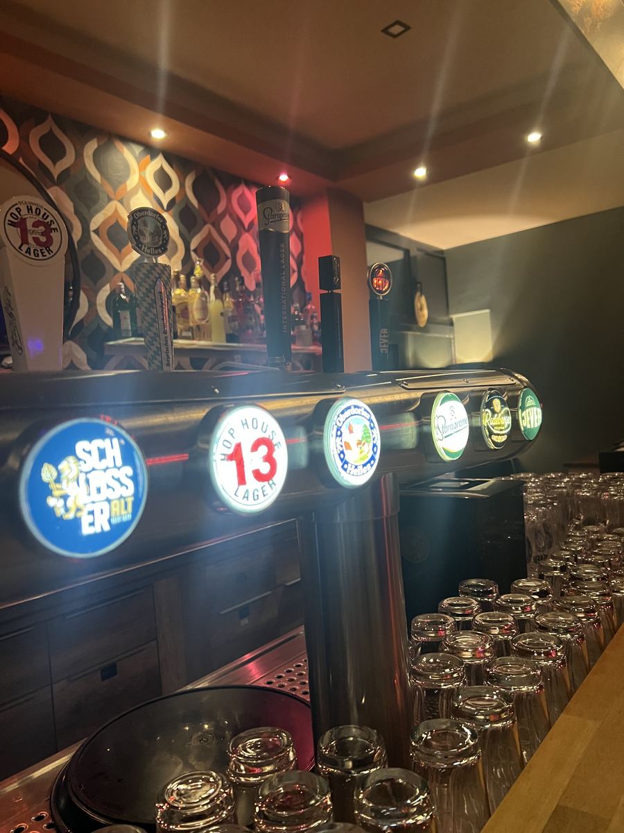 Zapfanlage der Bar Konvex